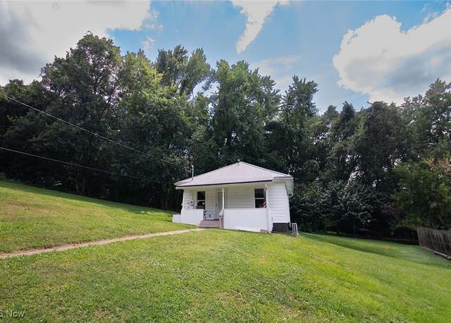 Property at 1402 1/2 16th, Vienna, WV 26105, 2 beds, 1 bath