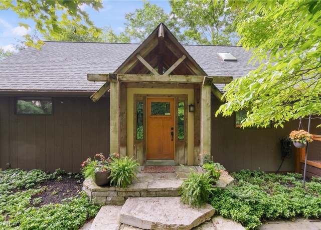 Property at 760 E Nimisila Rd, Akron, OH 44319, 3 beds, 2.5 baths