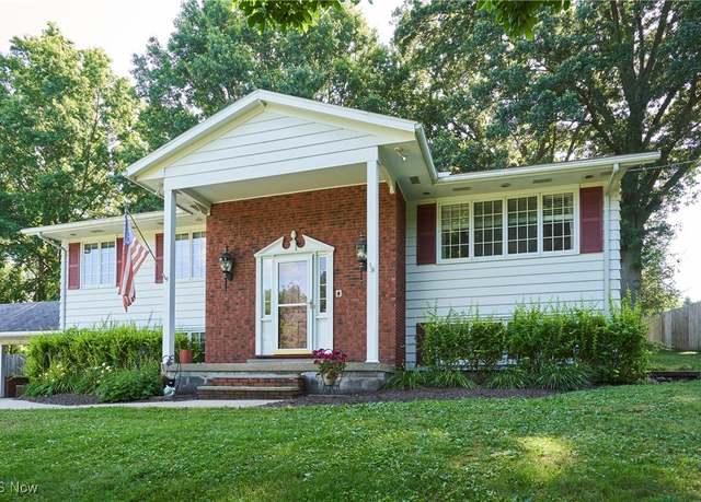 Property at 2948 Robin Hill Ln, Mogadore, OH 44260, 4 beds, 2.5 baths