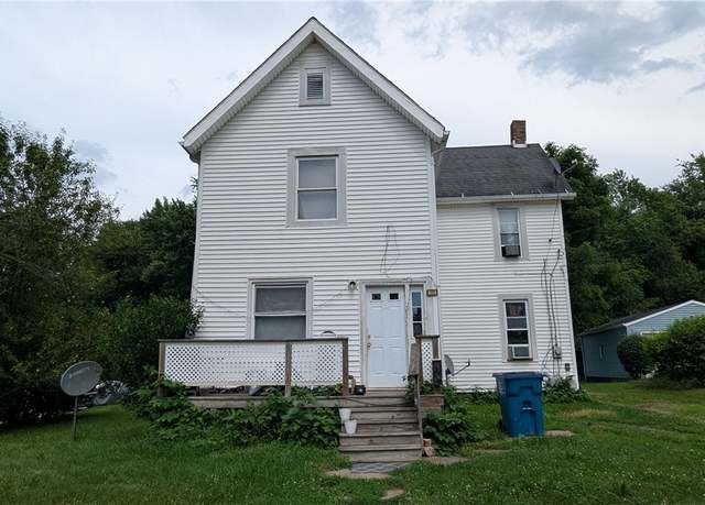 Property at 652 Young St SE, Massillon, OH 44646, 2 beds, 2 baths