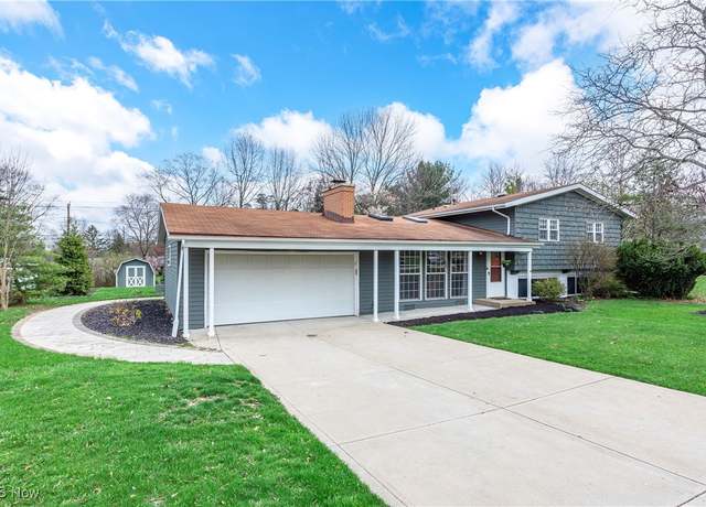 Property at 7849 Cambridge Dr, Brecksville, OH 44141, 3 beds, 2 baths