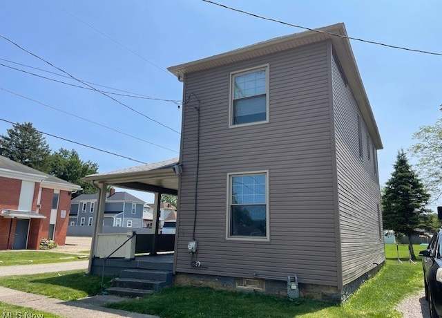 Property at 1424 Indiana St, Zanesville, OH 43701, 3 beds, 1 bath
