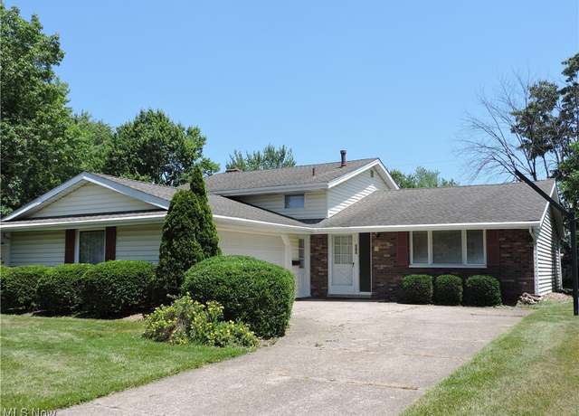 Property at 125 Northfield Dr, Elyria, OH 44035, 3 beds, 1.5 baths