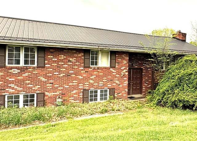 Property at 304 Overlook Dr, Follansbee, WV 26037, 3 beds, 2 baths