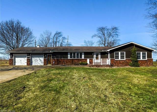Property at 1092 Lake Rd, Conneaut, OH 44030, 3 beds, 2.5 baths