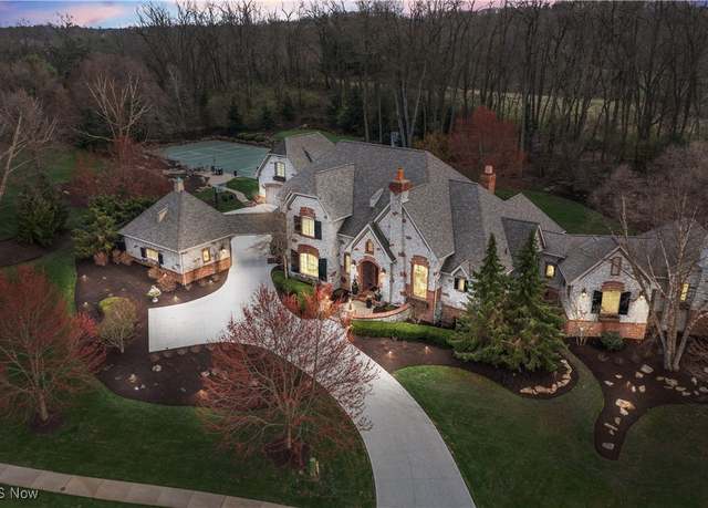 Property at 6902 Victoria Court St NW, Canton, OH 44718, 5 beds, 5 baths