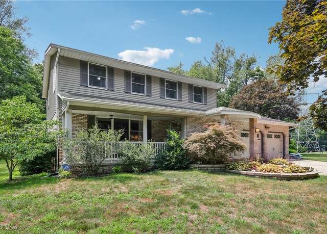 Property at 2424 Lyndon Dr, Uniontown, OH 44685, 3 beds, 2.5 baths