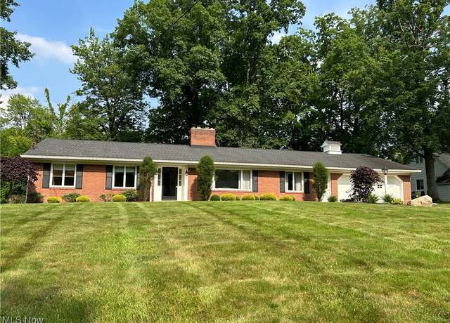 Property at 695 Blueberry Hill Dr, Canfield, OH 44406, 3 beds, 3 baths