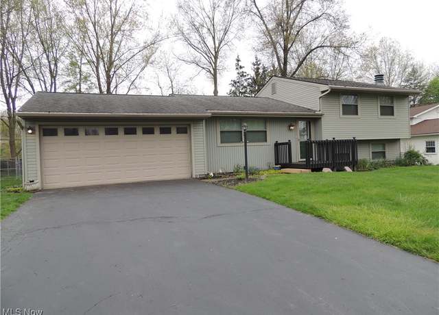 Property at 678 Laurelwood Dr SE, Howland, OH 44484, 3 beds, 2 baths