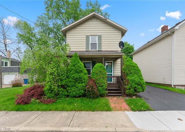 Property at 215 Holford Ave, Niles, OH 44446, 2 beds, 1.5 baths