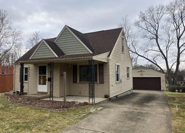 Property at 28 Elmwood Dr, Hubbard, OH 44425, 3 beds, 1 bath