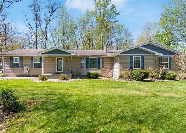 Property at 608 Lynnview St SW, Hartville, OH 44632, 3 beds, 2 baths