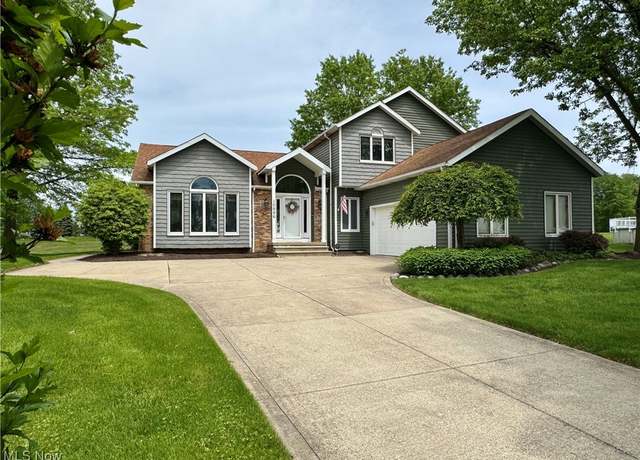 Property at 10996 Crab Apple Ct, Strongsville, OH 44136, 4 beds, 3.5 baths