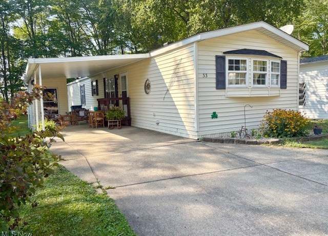 Property at 1229 Columbiana-lisbon Rd, Columbiana, OH 44408, 2 beds, 2 baths