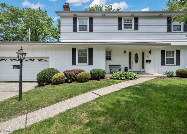 Property at 3857 Kay Dr, Stow, OH 44224, 4 beds, 2.5 baths