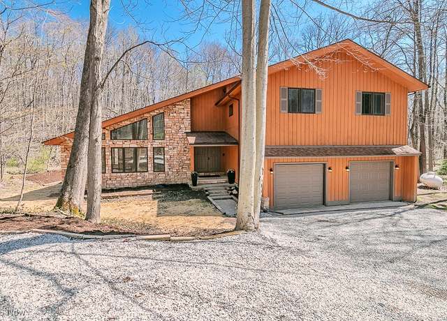 Property at 11191 Winding Brook Ln, Chesterland, OH 44026, 4 beds, 3 baths