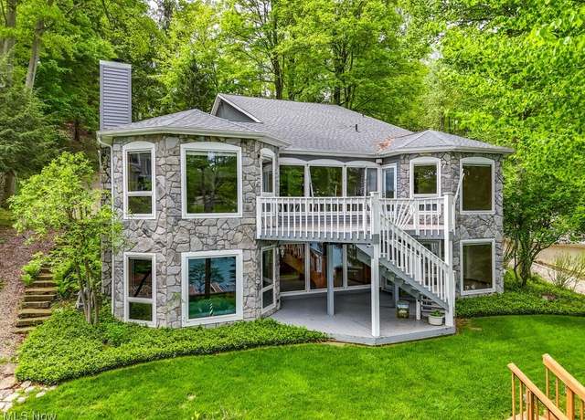 Property at 466 W Mohawk Dr, Malvern, OH 44644, 4 beds, 3 baths