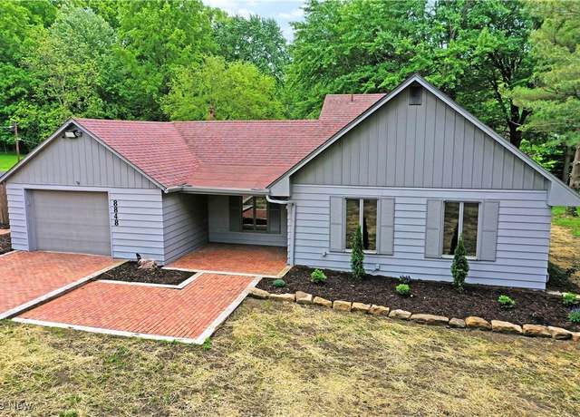 Property at 8848 King Graves Rd NE, Warren, OH 44484, 2 beds, 2 baths