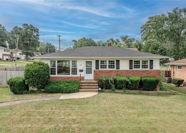 Property at 5419 Loyola Dr, Parma, OH 44129, 3 beds, 1.5 baths