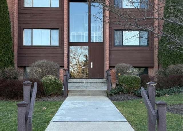 Property at 935 Canyon View Rd #104, Northfield, OH 44067, 2 beds, 2 baths