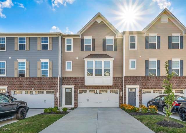 Property at 4021 N Steels Cir, Cuyahoga Falls, OH 44223, 3 beds, 2.5 baths