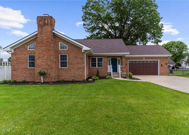 Property at 381 Lauretta Ln, Hubbard, OH 44425, 4 beds, 3.5 baths