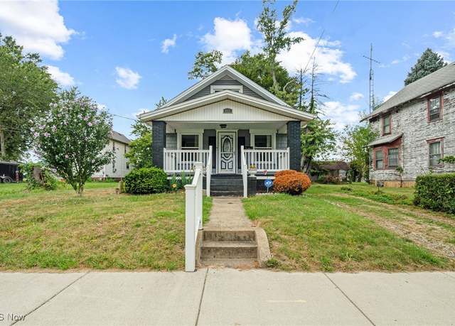 Property at 652 N Webb Ave, Alliance, OH 44601, 2 beds, 1.5 baths
