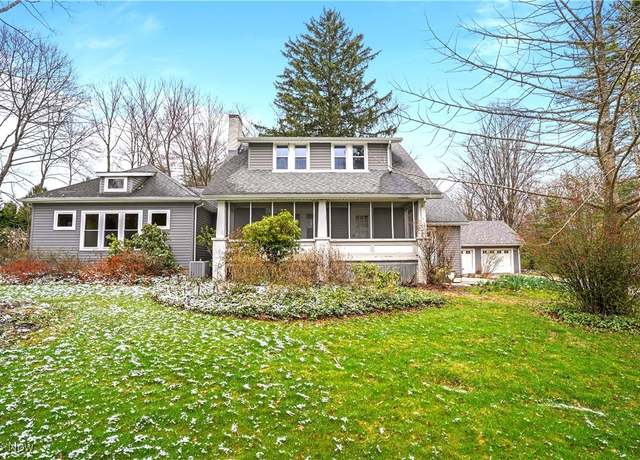 Property at 1038 N Hametown Rd, Akron, OH 44333, 4 beds, 2 baths