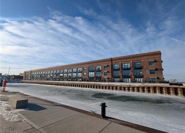 Property at 401 W Shoreline Dr #307, Sandusky, OH 44870, 2 beds, 3 baths