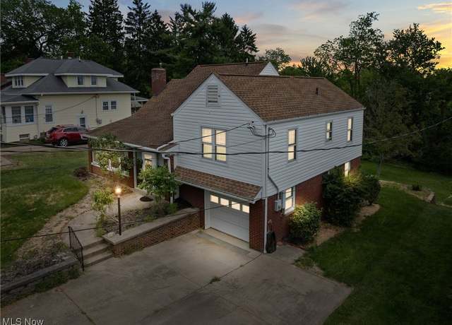 Property at 211 South Marietta St, St. Clairsville, OH 43950, 3 beds, 2.5 baths