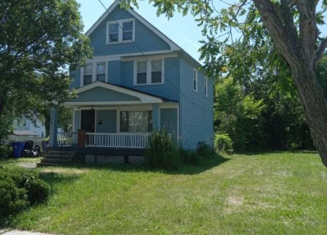 Property at 3198 E 118th St, Cleveland, OH 44120, 4 beds, 1.5 baths