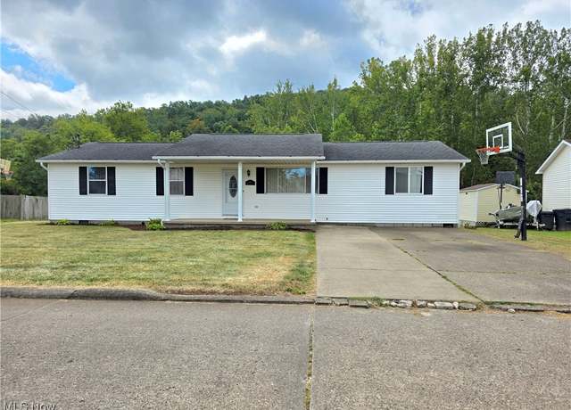 Property at 507 Dickens Dr, Mineral Wells, WV 26150, 3 beds, 1 bath