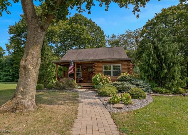 Property at 14 Clingan Rd, Struthers, OH 44471, 2 beds, 2.5 baths