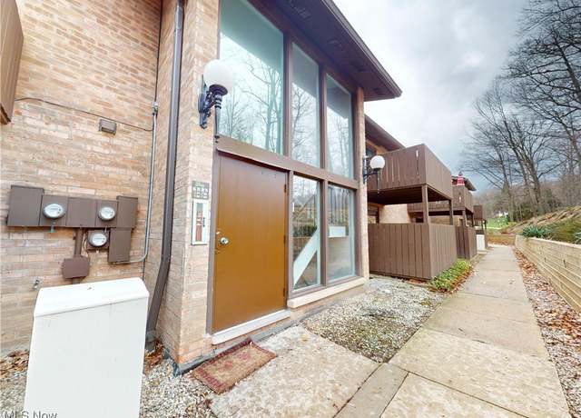 Property at 6885 Carriage Hill Dr Unit E67, Brecksville, OH 44141, 2 beds, 1.5 baths