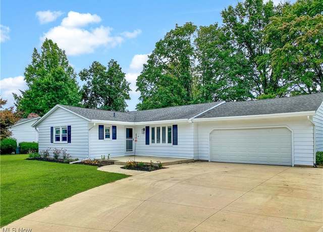 Property at 1403 Edgewood Dr, Ashland, OH 44805, 4 beds, 2 baths