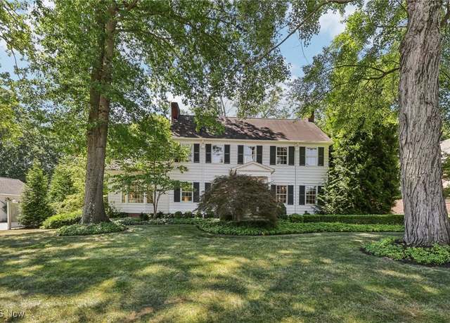 Property at 922 Mayfair Rd, Akron, OH 44303, 5 beds, 3.5 baths
