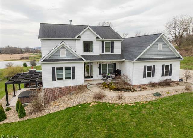 Property at 3990 Smith Kramer St NE, Hartville, OH 44632, 7 beds, 5 baths