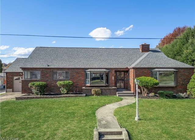 Property at 1307 Plum St, Parkersburg, WV 26104, 3 beds, 1.5 baths