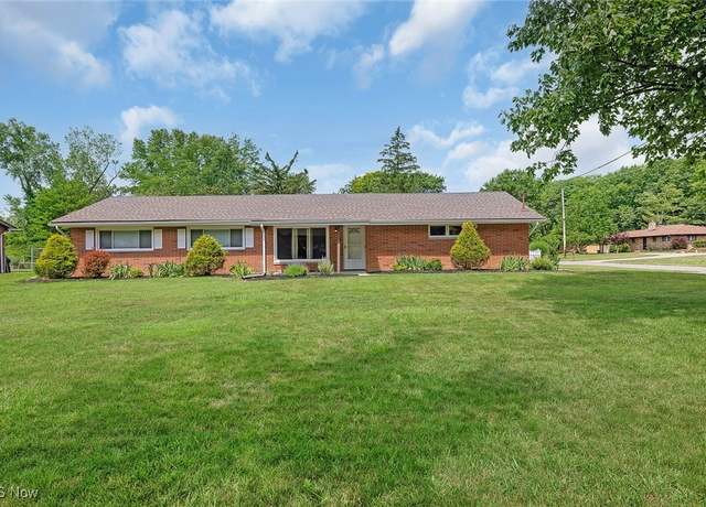 Property at 8718 Falls Ln, Broadview Heights, OH 44147, 3 beds, 2.5 baths