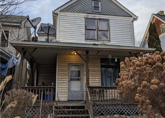 Property at 1404 Etruria St, East Liverpool, OH 43920, 3 beds, 1 bath