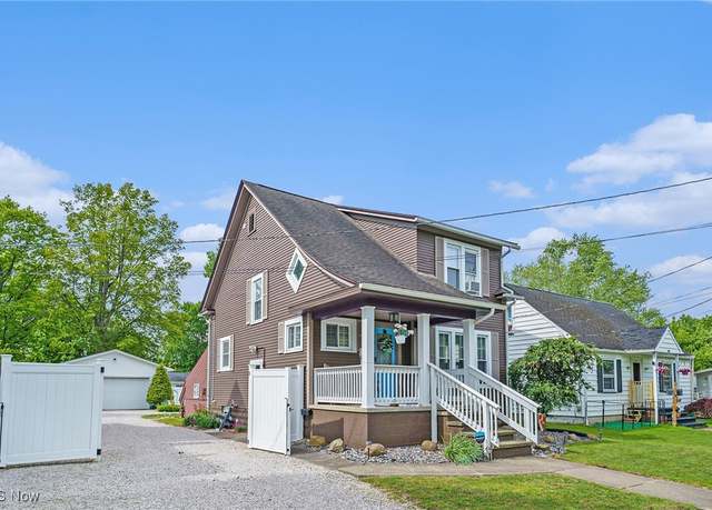 Property at 2024 W 10th St, Ashtabula, OH 44004, 3 beds, 1.5 baths