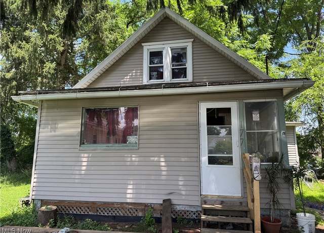 Property at 177 E Tuscarawas Ave, Barberton, OH 44203, 2 beds, 2 baths