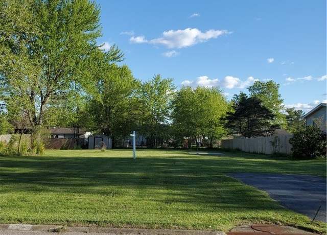 Property at 639 Aurora Dr, Youngstown, OH 44505