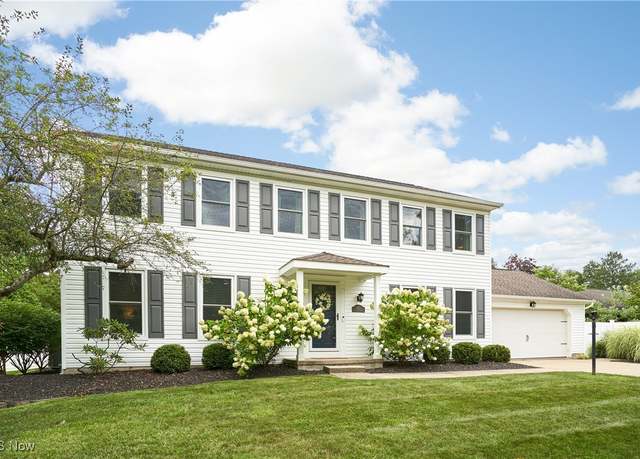 Property at 1091 Sanborn Dr, Akron, OH 44333, 4 beds, 2.5 baths