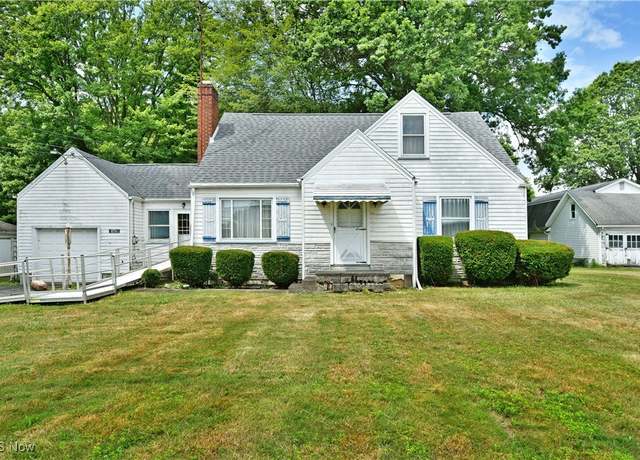 Property at 656 Youngstown Kingsville Rd SE, Vienna, OH 44473, 4 beds, 2 baths