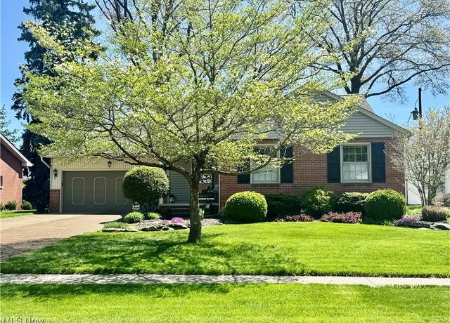 Property at 257 Vassar Ave, Elyria, OH 44035, 3 beds, 2.5 baths