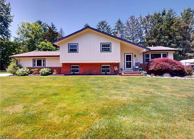 Property at 2526 Kennelly Dr, Willoughby Hills, OH 44094, 3 beds, 2.5 baths