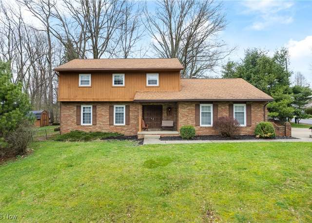 Property at 4582 Louise Dr NW, Canton, OH 44718, 4 beds, 3.5 baths