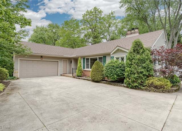 Property at 2443 Ridgewood Rd, Akron, OH 44313, 3 beds, 2.5 baths