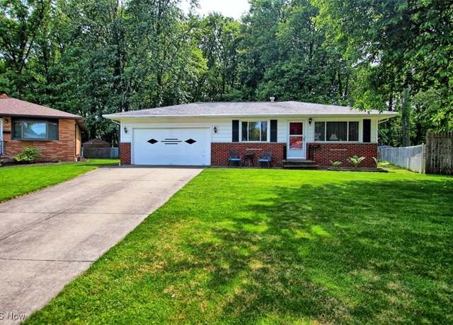 Property at 4504 Oak Cir, North Olmsted, OH 44070, 4 beds, 2.5 baths